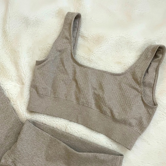 Nude Workout Set - Picture 2 of 3